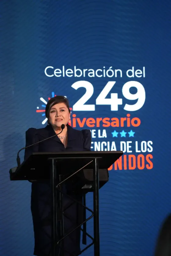 Estados Unidos celebra su independencia en Santo Domingo con un homenaje a Hollywood y la hermandad bilateral