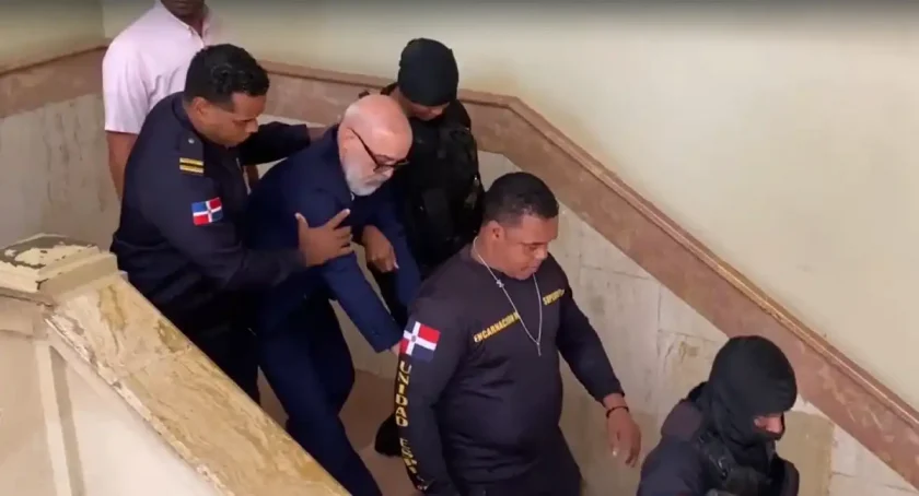 Medidas coerción a Ángel Martínez Jiménez en Santiago por difamación