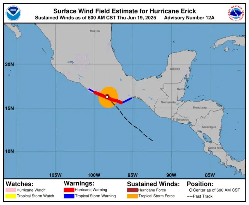 Huracán Erick toca tierra como categoría 3 en costas de Oaxaca, México