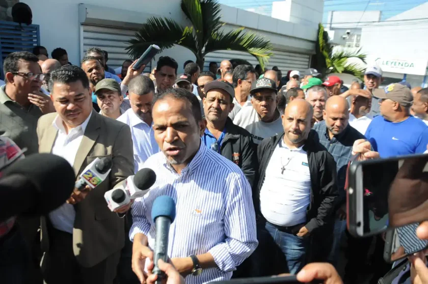 Transportistas de la CNTT protestarán este lunes en 22 puntos de Santiago