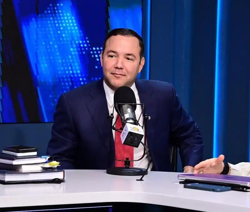 Johnny Pujols en El Sol de la Mañana hablando sobre Senasa y la sentencia del TSE"