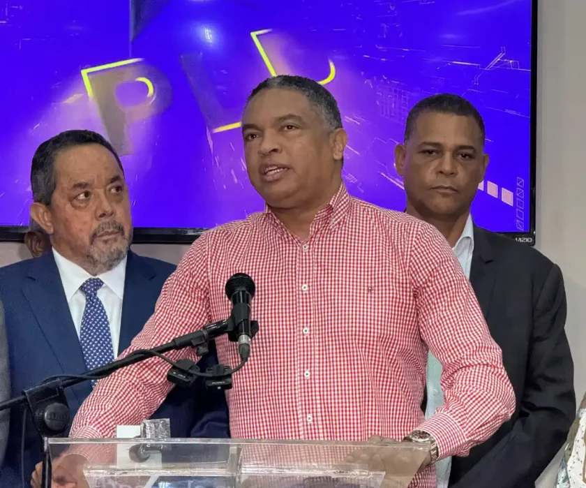 Yván Lorenzo critica “alzas abusivas” del Gobierno en combustibles