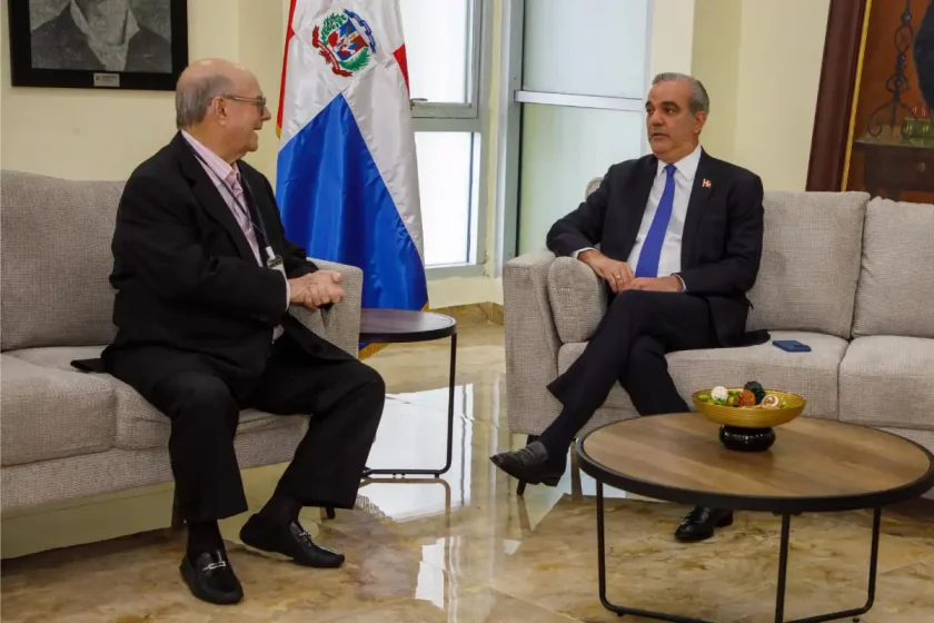 Abinader se reúne este viernes con Hipólito Mejía para continuar diálogo nacional sobre crisis haitiana