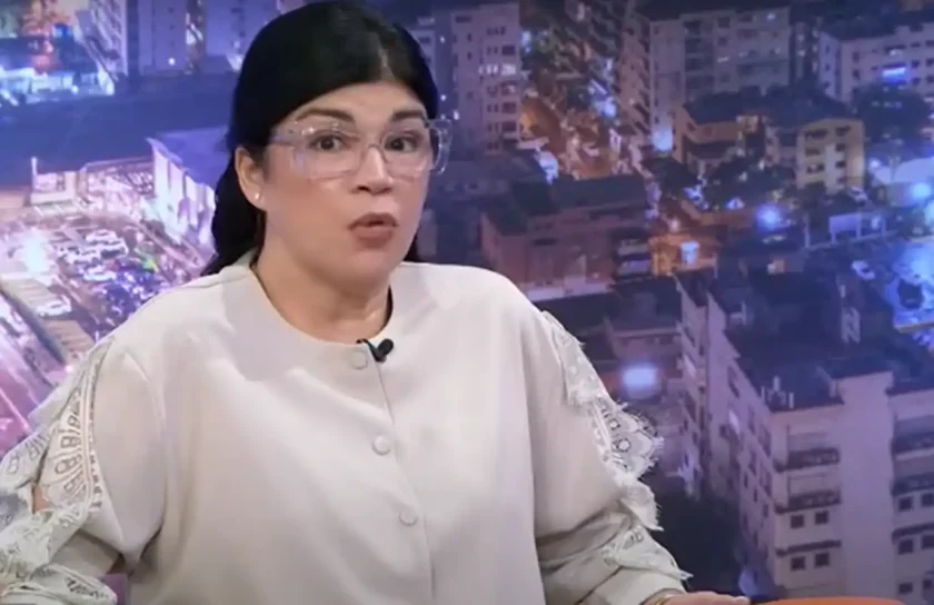 Ana Simó rompe esquemas: "El like no es infidelidad, pero lo que viene después, sí" Ana Simó rompe esquemas: "El like no es infidelidad, pero lo que viene después, sí"