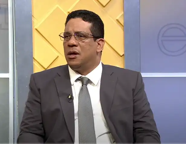 Carlos Pimentel confirma que directores del Intrant firmaron adendas cuestionadas por la Contraloría Carlos Pimentel confirma que directores del Intrant firmaron adendas cuestionadas por la Contraloría