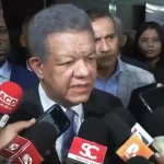 Leonel Fernández advierte que prohibir giros a la izquierda agravará el tránsito en Santo Domingo