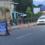 Negocios invaden espacios públicos en Santiago: Intrant anuncia medidas