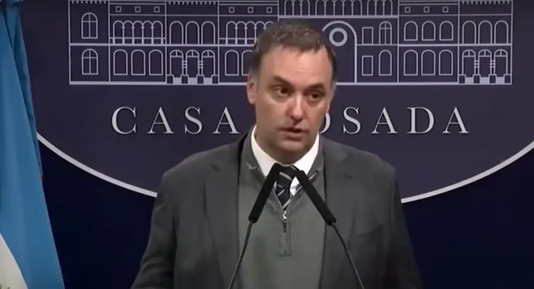 Milei disuelve por decreto en Argentina organismos encargados de seguridad vial y obras en carreteras