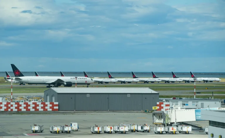 Air Canada suspende reanudación de operaciones mientras continúa huelga de auxiliares de vuelo Air Canada suspende reanudación de operaciones mientras continúa huelga de auxiliares de vuelo