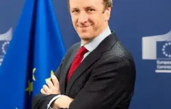 UE suspende aranceles por €93 000 M a EE. UU. tras pacto