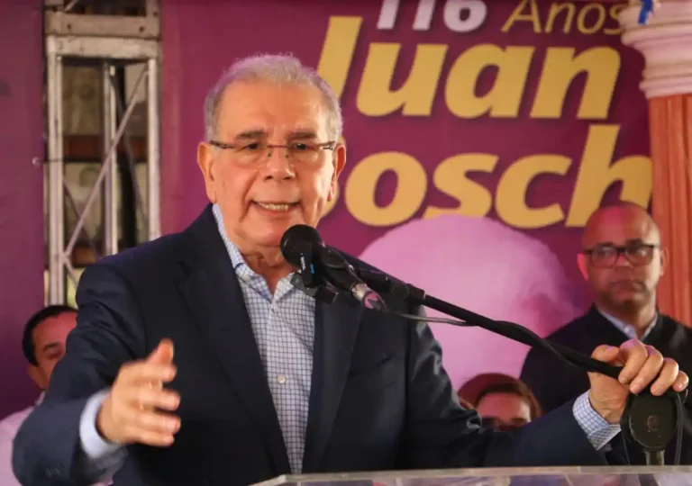 Danilo Medina culpa al gobierno por los apagones y descarta debate con Abinader por considerarlo “humillación” Danilo Medina culpa al gobierno por los apagones y descarta debate con Abinader por considerarlo “humillación