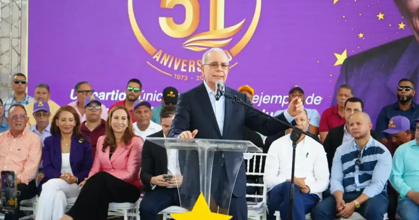 Danilo Medina: “Es criminal abandonar 11 mil aulas y desmontar Tanda Extendida”