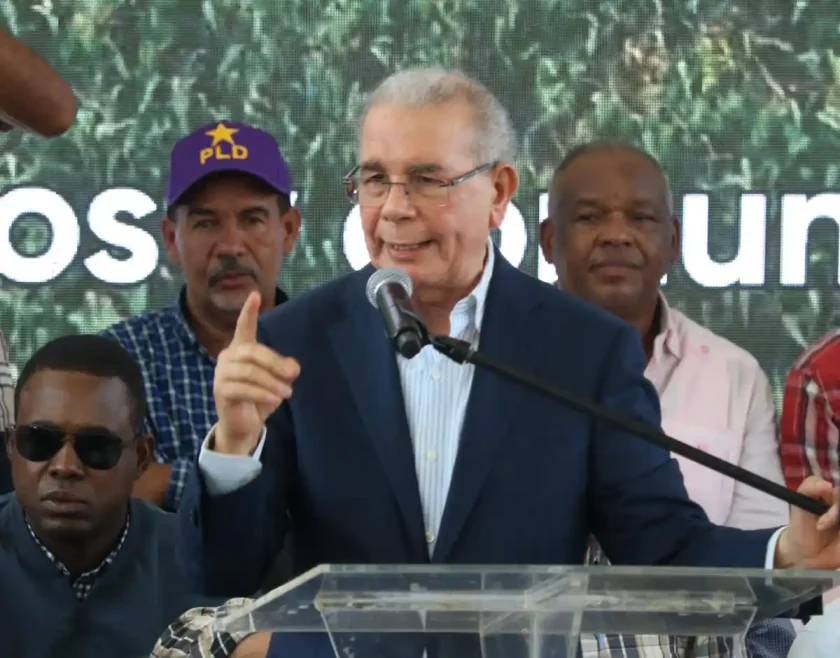 Danilo Medina denuncia “abandono total” de hospitales y exige respaldo con cifras al legado del PLD