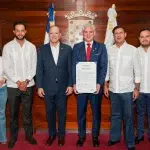 Concejo de regidores de Santiago declara “Hijo Adoptivo” al Dr. David B. Samadi por impulsar cirugía robótica y turismo de salud