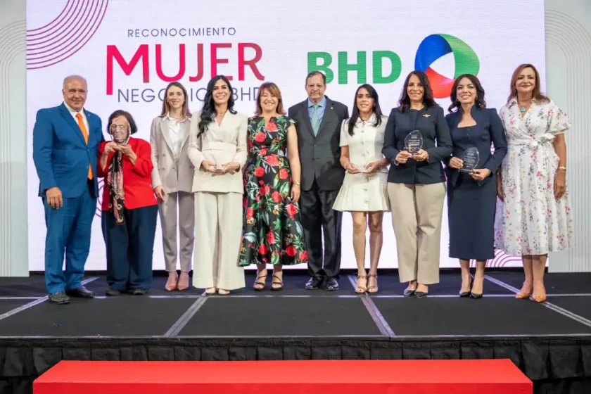 Reconocimiento Mujer Negocios BHD premia a empresarias dominicanas 1. Principal Reconocimiento Mujer Negocios BHD