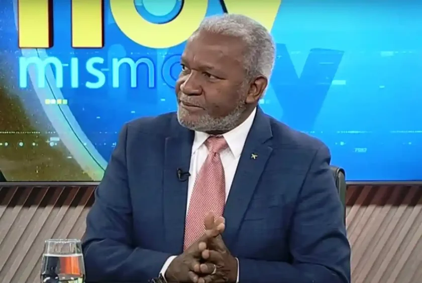 Exministro Melanio Paredes denuncia déficit de aulas y jóvenes Ninis en República Dominicana 2025