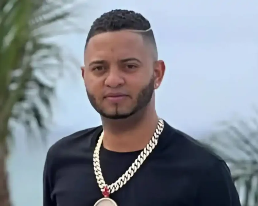 Argenis “Kodigo” Santana Herrera se entrega y queda bajo custodia de las autoridades Argenis “Kodigo” Santana Herrera se entrega y queda bajo custodia de las autoridades