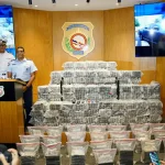DNCD y Fuerzas Armadas incautan lancha con 650 paquetes de cocaína durante operativo en Baní