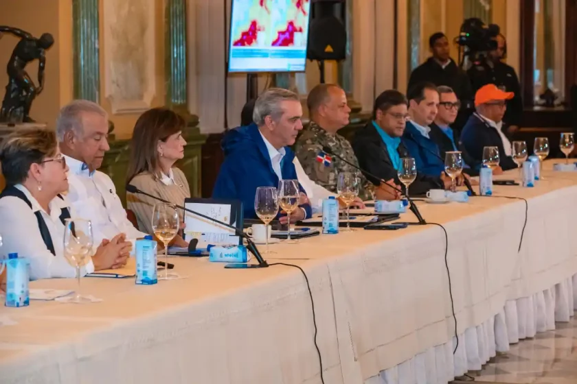 Abinader ordena suspensión de docencia y labores por tormenta Melissa Abinader ordena suspensión de docencia y labores por tormenta Melissa