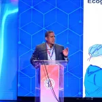 Dr. Luis Faringthon Reyes presenta su Guía de Revisión Rápida para Médicos en Santo Domingo”.