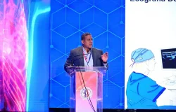 Dr. Luis Faringthon Reyes presenta su Guía de Revisión Rápida para Médicos en Santo Domingo”.