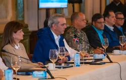 Abinader mantiene suspensión laboral y docente por tormenta Melissa