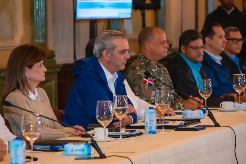 Abinader mantiene suspensión laboral y docente por tormenta Melissa Abinader mantiene suspensión laboral y docente por tormenta Melissa