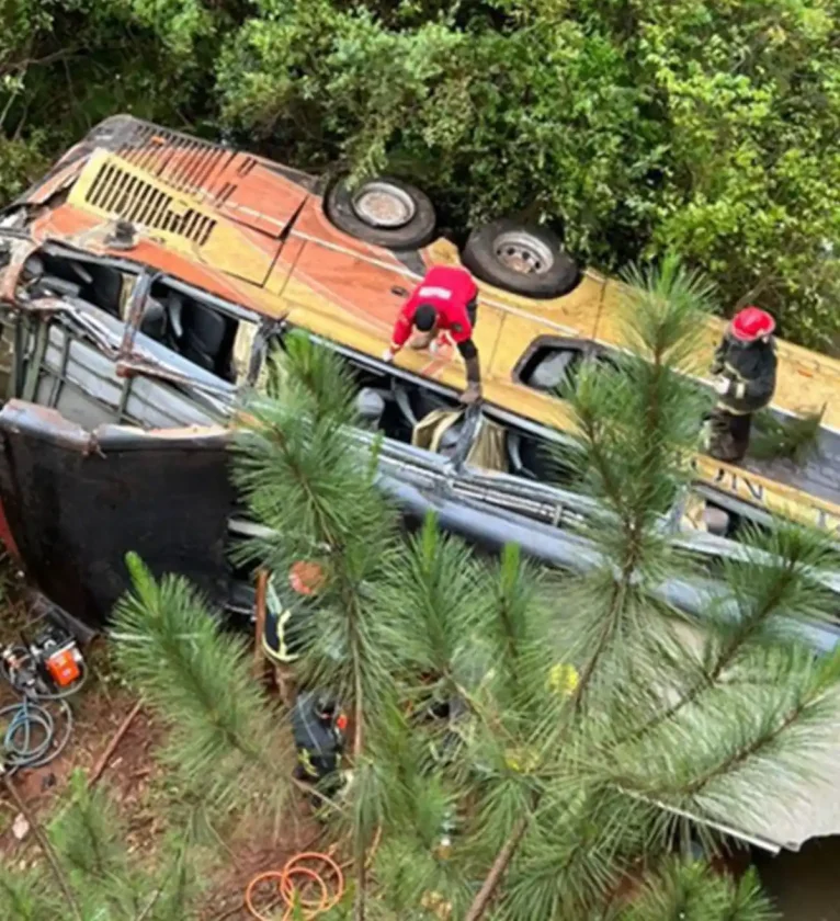 Al menos 13 muertos deja accidente carretero en noreste de Argentina
