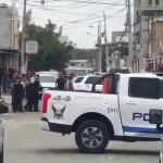 Escena de policía en la calle. Asesinan a juez penal en ataque armado en provincia occidental de Ecuador