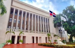 MINERD mantiene suspensión de clases en zonas bajo alerta roja