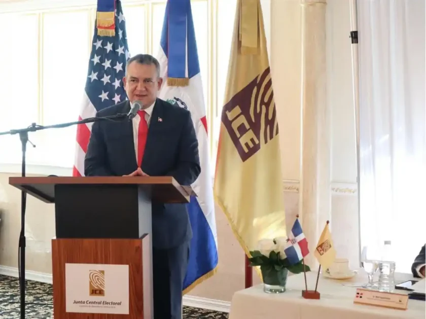 JCE se opone al uso de otro documento que no sea la cédula para votar Román Jáquez Liranzo reafirma que solo la cédula permite votar en República Dominicana