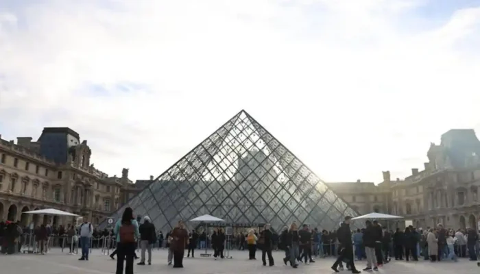 El robo del siglo en el Louvre: así fue el atraco millonario en París