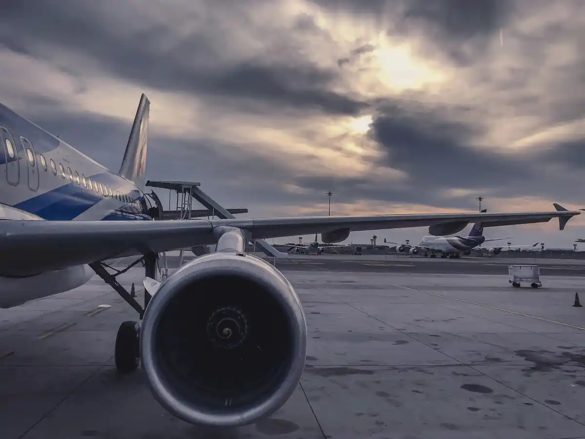EE. UU. reducirá en un 10 % tráfico aéreo en 40 ubicaciones por cierre del Gobierno