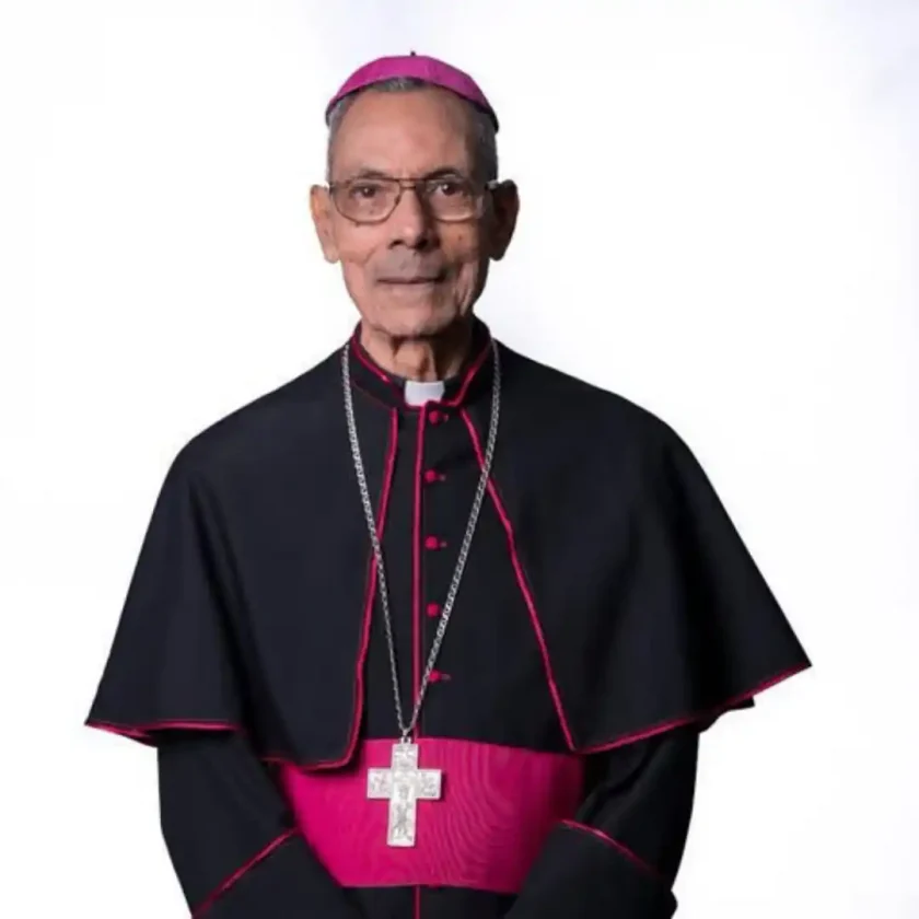 Monseñor Felipe Núñez muestra señales de mejoría