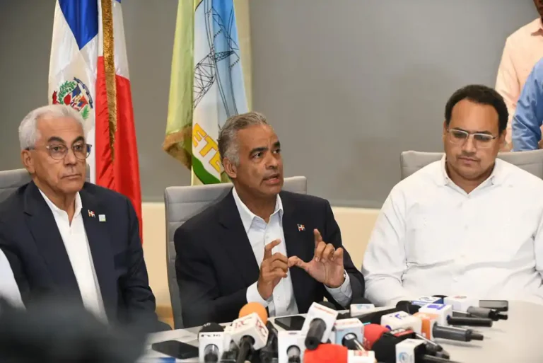 Más de mil megavatios restablecen el servicio eléctrico tras apagón nacional