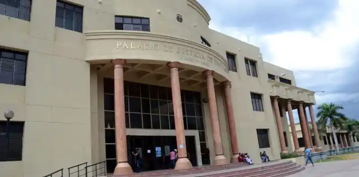 Envían a prisión preventiva a pareja por planear captar niñas para explotación sexual en Santiago