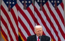 Trump dice que espacio aéreo de Venezuela debe considerarse completamente cerrado