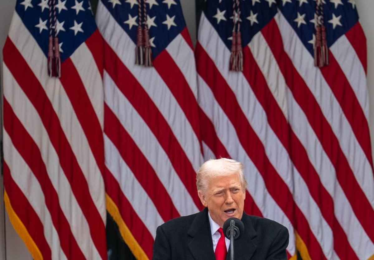 Trump dice que espacio aéreo de Venezuela debe considerarse completamente cerrado