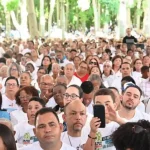 Multitudinaria caminata 'Un paso por mi familia 2025' en Santiago