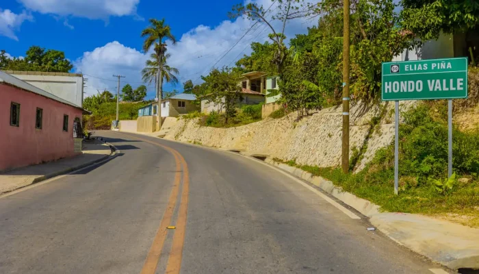 Abinader inaugura carretera El Cercado–Hondo Valle