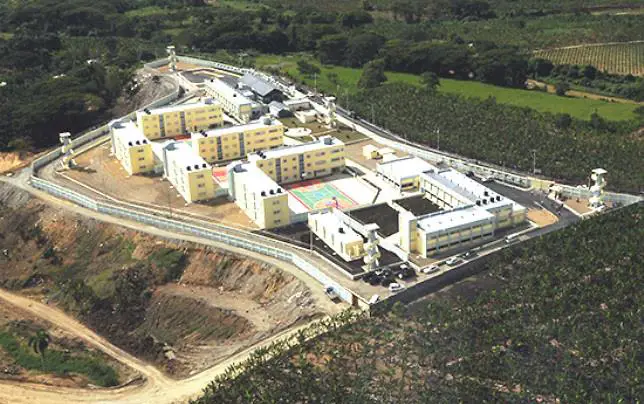 Fuga en la cárcel de Moca: arrestan siete agentes penitenciarios vinculados al escape de ´´el Buda´´ Fuga en la cárcel de Moca: arrestan siete agentes penitenciarios vinculados al escape de ´´el Buda´´