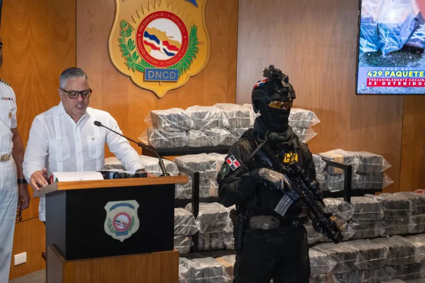 Confiscan 429 paquetes de cocaína en operativo en Baní Confiscan 429 paquetes de cocaína en operativo en Baní