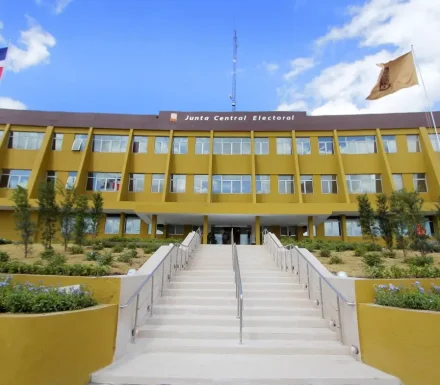 Suspensión de servicios de la JCE: centros cerrados el 9 y 10 de diciembre por cambio de la nueva cédula