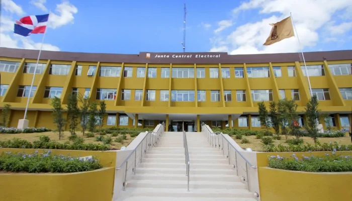 Suspensión de servicios de la JCE: centros cerrados el 9 y 10 de diciembre por cambio de la nueva cédula