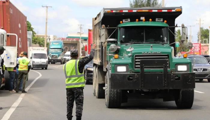 Medidas del INTRANT para regular el transporte de carga en Navidad 2025 y Año Nuevo 2026