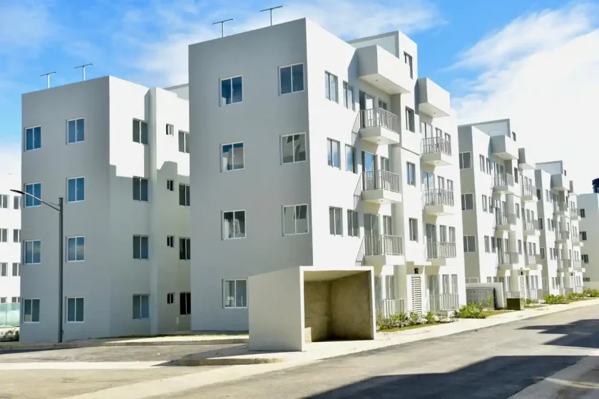 Abinader inaugura 180 viviendas y escuela en Hato del Yaque