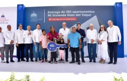 Abinader inaugura 180 viviendas y escuela en Hato del Yaque