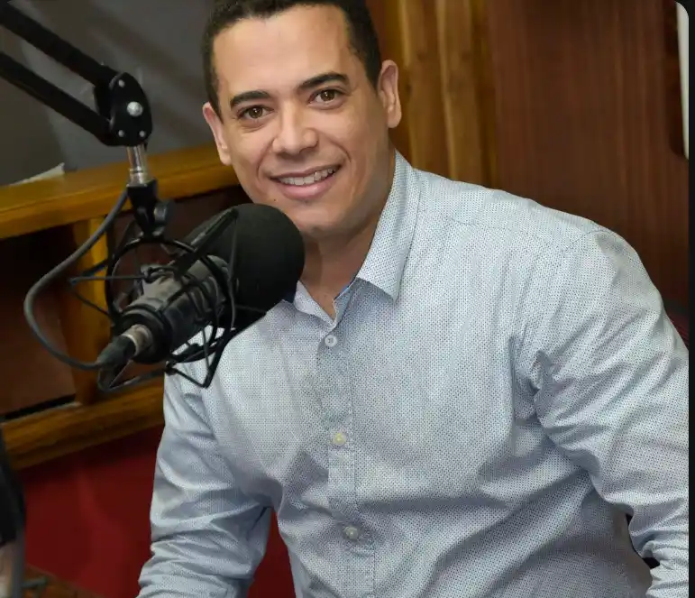 comunicadores, Maxwell Reyes