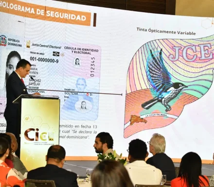 JCE presenta el diseño de la nueva cédula de identidad