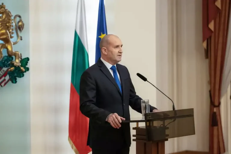 Presidente búlgaro dimite antes de próximas elecciones parlamentarias